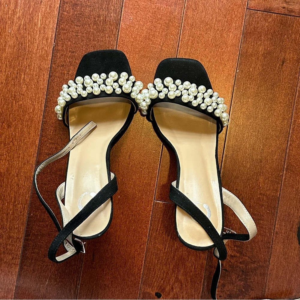 Journee Collection Pearl Black Heels - Picture 6 of 8